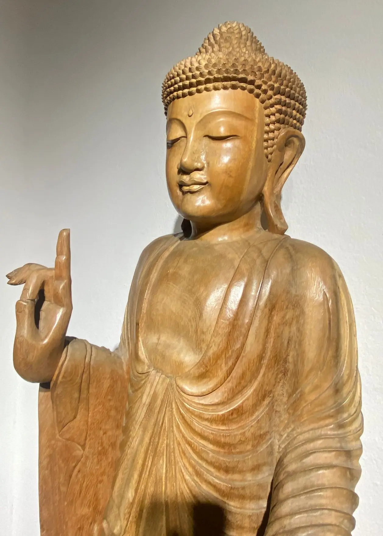 Artikelbild 2 des Artikels “Stehender Buddha aus Suarholz, 150 cm hoch “